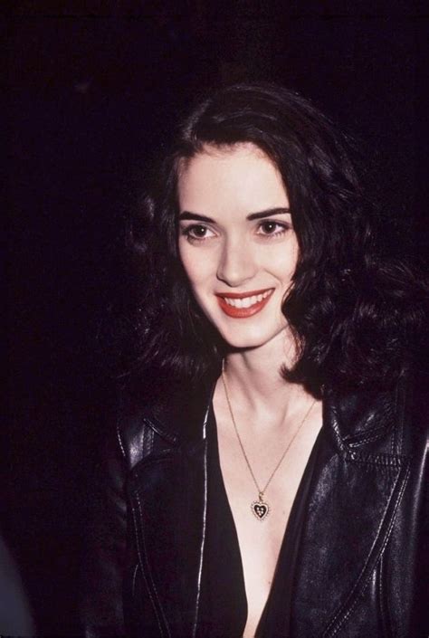 40 Photos Show Fashion Styles of a Young Winona Ryder in the。